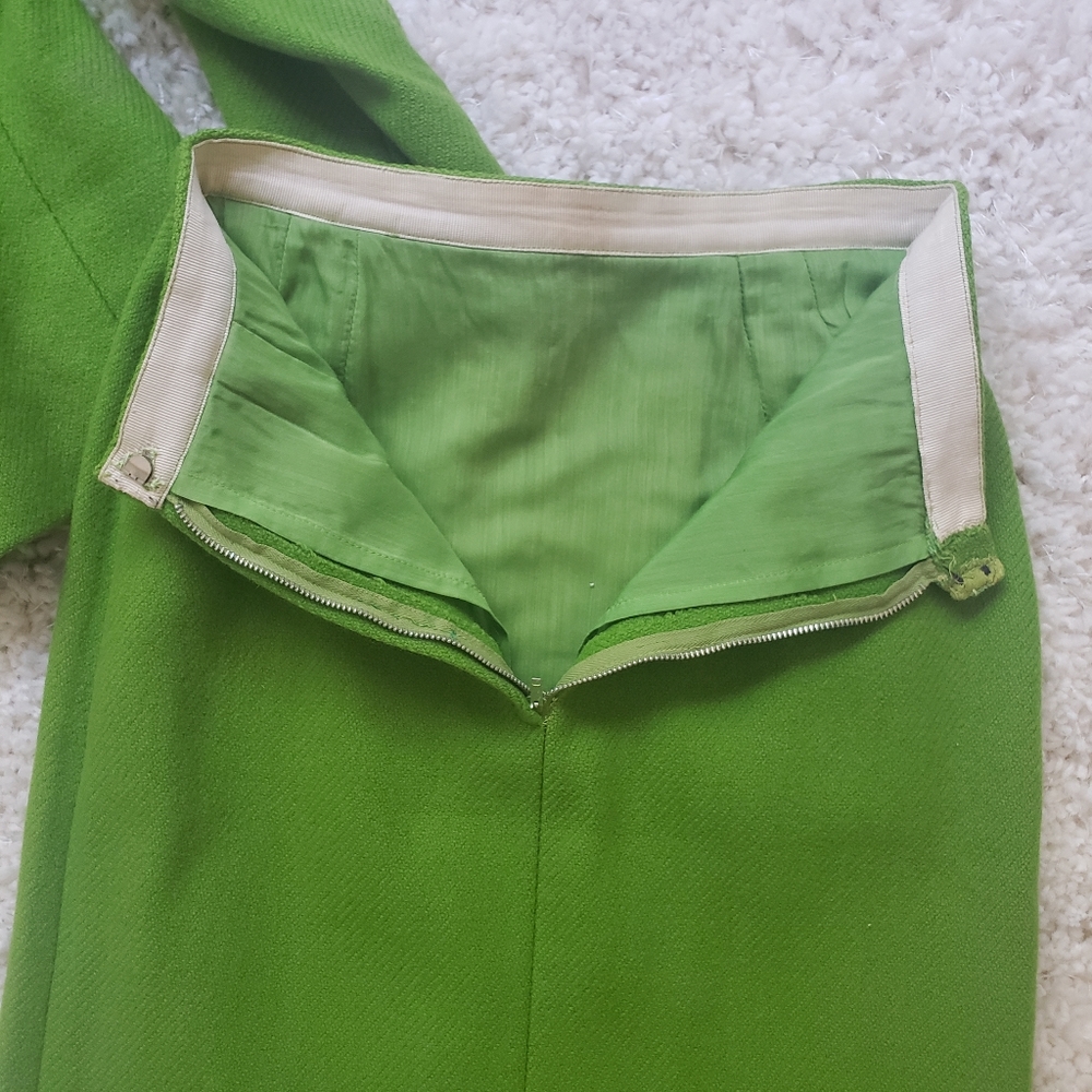 1960s 1970s Vintage Apple Green Wool Skirt Blazer Set Bonwit Tellers - Picture 9 of 11